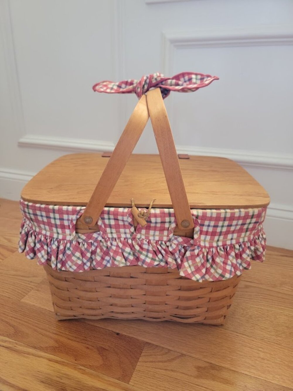 Vintage 1997 Longaberger Large Picnic Basket #10324 with Riser & Liners